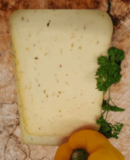 Käse mit Paprika