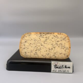 Käse mit Basilikum
