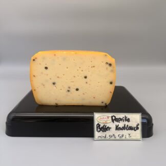 Käse mit Paprika, Peffer und Knoblauch